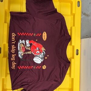 Men’s workout Graphic Tee - Maroon
